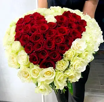 Букет из роз в форме сердца